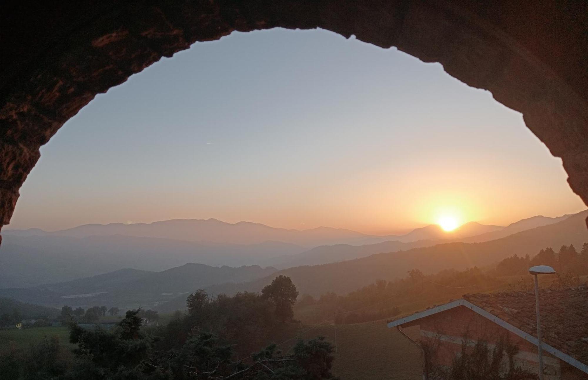 Casale Monte Valestra Bed & Breakfast Bebbio Bilik gambar